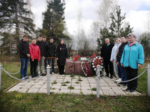 Почтили память