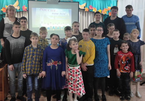 Поем патриотические песни