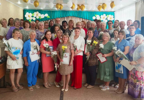 Поздравили сотрудников