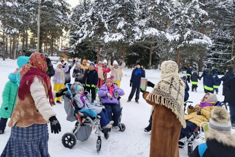 «Пришла коляда, Отворяй ворота! Ворота отворяй и гостей принимай!»