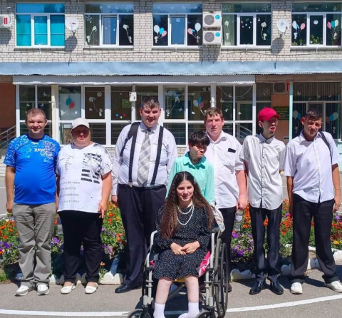 В гостях выпускники интерната