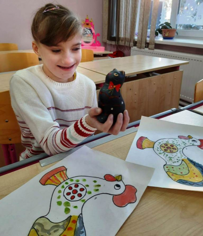 Знакомимся с дымковской игрушкой