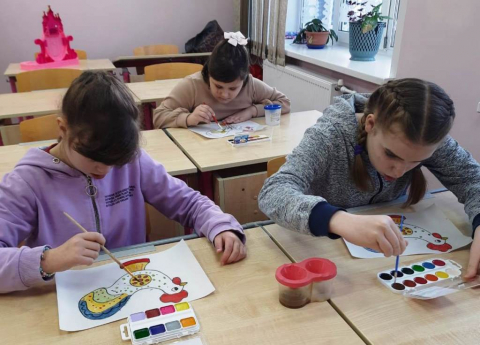 Знакомимся с дымковской игрушкой