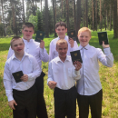 Поздравили школьников