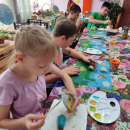 Раскрашиваем камушки